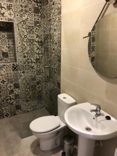 Phòng tắm tại Piscina en Herrería 18