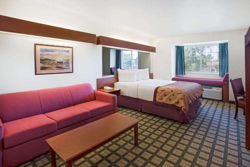 Gallery image of Microtel Inn & Suites by Wyndham Holland in Holland