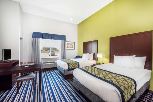 Ένα ή περισσότερα κρεβάτια σε δωμάτιο στο Hawthorn Extended Stay by Wyndham Midland