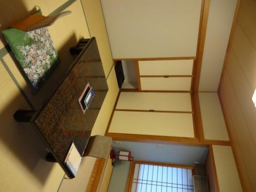 草津町にある昔心の宿　金みどりの家の階段の上方