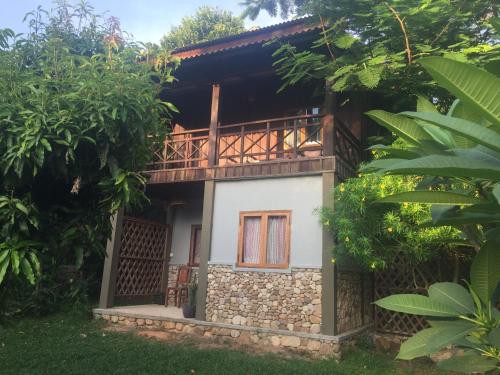 a house with a balcony on the side of it at Khmer Hands in Kep