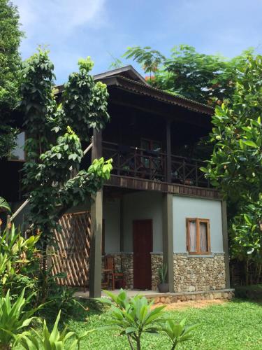 a house in the middle of a garden at Khmer Hands in Kep