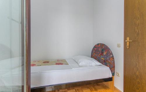 
Cama ou camas em um quarto em Apartments Evelyn Brostolade
