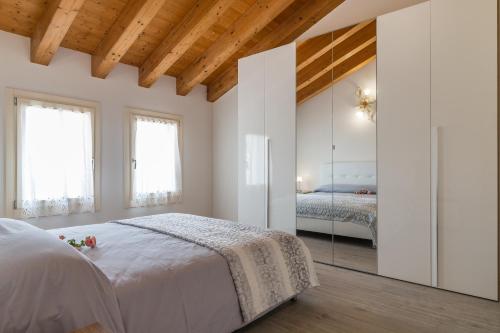 A bed or beds in a room at Cimadolmo Prosecco And History