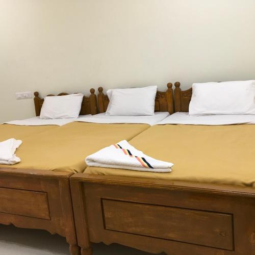 Jayaram Residency Srikalahastiにあるベッド