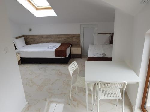 A bed or beds in a room at Villa Ilchev