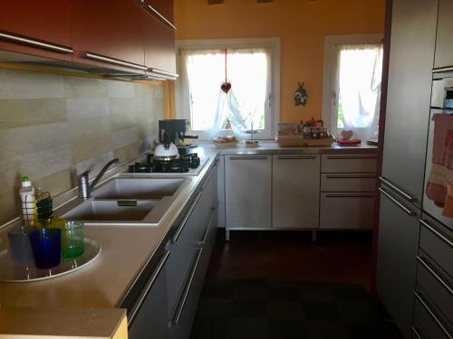 A kitchen or kitchenette at B&B CASA mia - camere in appartamento privato -
