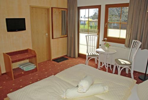 Ένα ή περισσότερα κρεβάτια σε δωμάτιο στο Hotel Birkenhof Garni