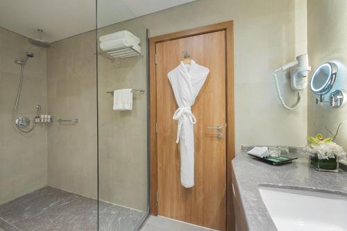  Wyndham Garden Ajman Corniche -  Room  picture :   Tea/Coffee maker    Shower    Safety deposit box                           