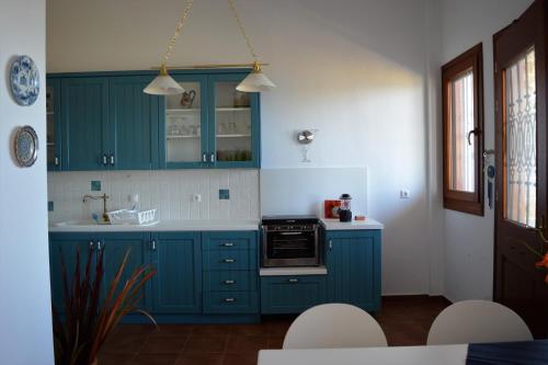 Kuchyň nebo kuchyňský kout v ubytování Marvelous Sea View Eco Apt