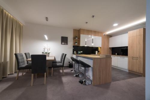 Η κουζίνα ή μικρή κουζίνα στο Apart-Hotel VIVI RESIDENCE & SPA