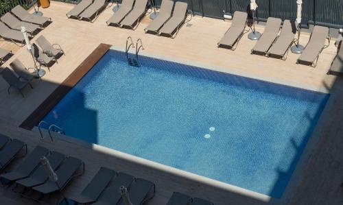 Bazén v ubytování Rosamar Es Blau 4*s - Adults Only nebo v jeho okolí