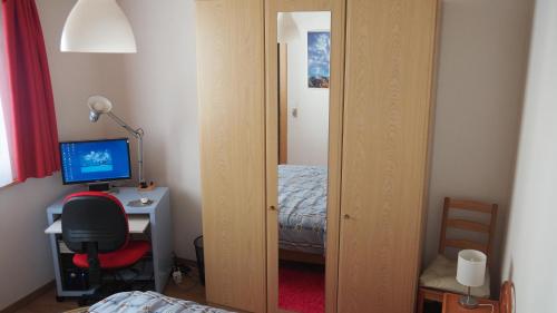 Postel nebo postele na pokoji v ubytování BnB Ernesto Langwies - NOT Davos