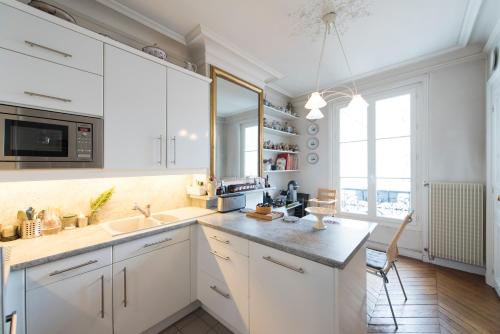 Gallery image of Veeve - Charming Haussmannian in Paris