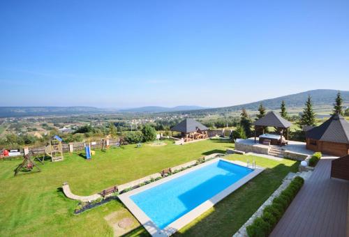 an aerial view of a swimming pool in a yard at Apartamenty Pod Łysicą & SPA - przy stoku, basen, jacuzzi, sauna in Krajno Pierwsze