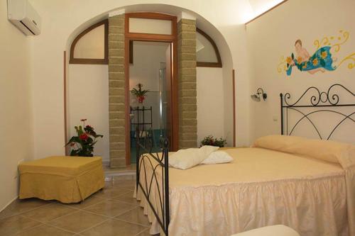 a bedroom with a large bed in a room at A Pastaiola in Cetara
