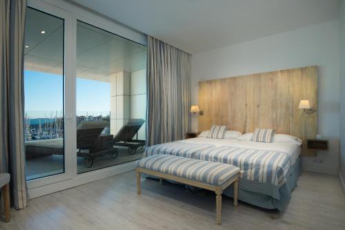 Gallery image of Suites Puerto Sherry in El Puerto de Santa María