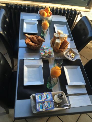 Comida en o cerca de este hotel