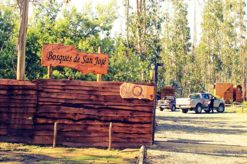 a sign on a wooden fence with a sign on it at Bosques de San José Lodge in Algarrobo