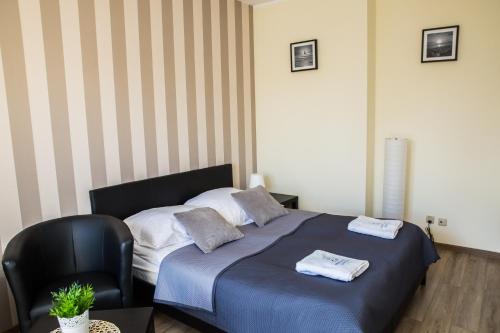 Ένα ή περισσότερα κρεβάτια σε δωμάτιο στο Apartament Żaglowy 4