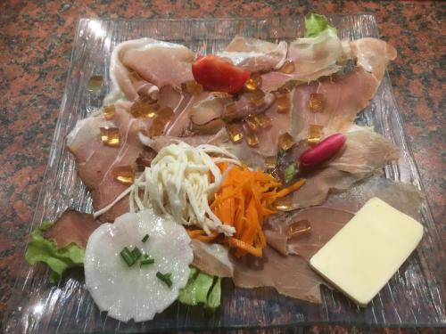 Makanan di atau berdekatan hotel