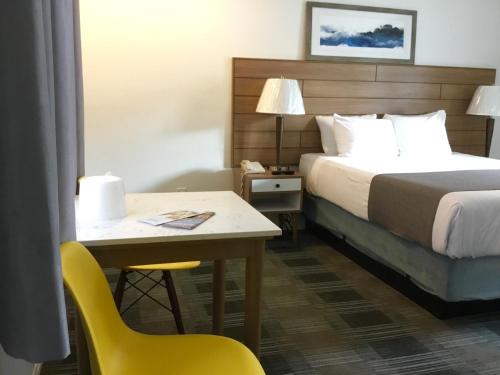 Ένα ή περισσότερα κρεβάτια σε δωμάτιο στο Downtown San Diego Lodge