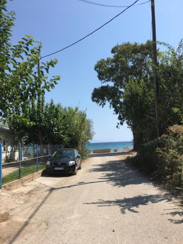 Fotografie z fotogalerie ubytování Antonia's Apartments-Traditional house next to the beach v destinaci Valimítika