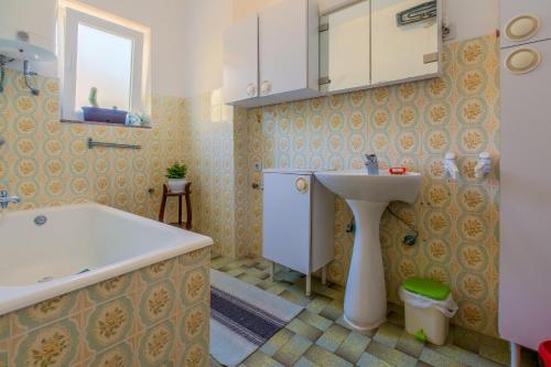 Ένα μπάνιο στο Apartman Nada