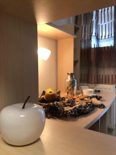 a computer mouse sitting on top of a kitchen counter at Villa Bougenvilia Tomas in Tučepi