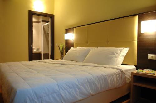 Hotel Alverì tesisinde bir odada yatak veya yataklar