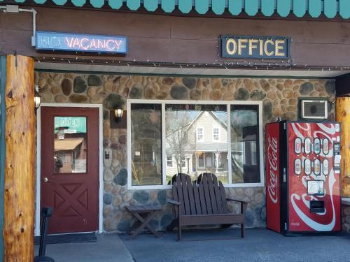 Clark's Beach Motel – Photos 4