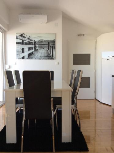 Penthouse B&W luxury apartment