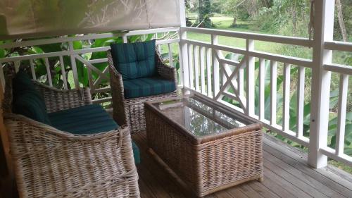 A balcony or terrace at Whitsunday Cane Cutters Cottage