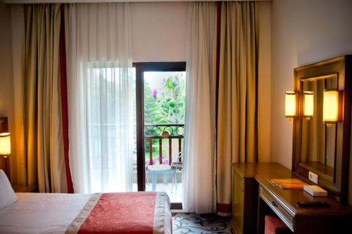 Un pat sau paturi într-o cameră la Club Boran Mare Beach - All Inclusive