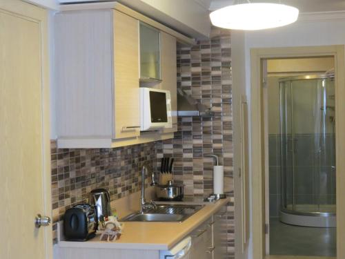 Кухня или мини-кухня в Tempo Residence Comfort Izmir
