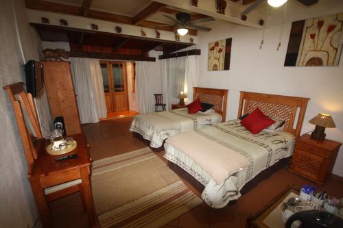 Postel nebo postele na pokoji v ubytování Acra-Retreat Mountain View Lodge