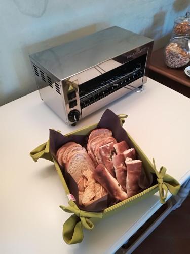 a box of meat next to a toaster oven at Hospitale I Mori in Asola
