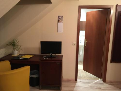 TV a/nebo společenská místnost v ubytování Hotel Schöne Aussicht