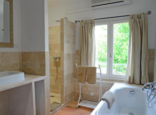 Et badeværelse på Domaine Hemmitage