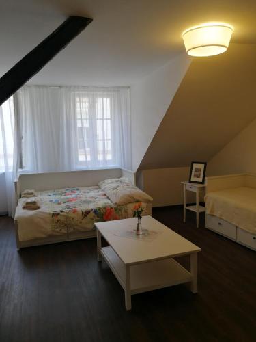 Una cama o camas en una habitación de Hnízdo Snů