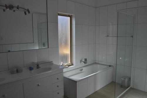 Ванна кімната в Lambert Estate Retreat