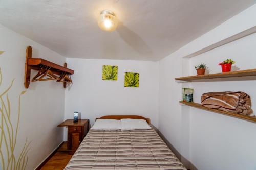 Säng eller sängar i ett rum på Apartment & Rooms Cusco