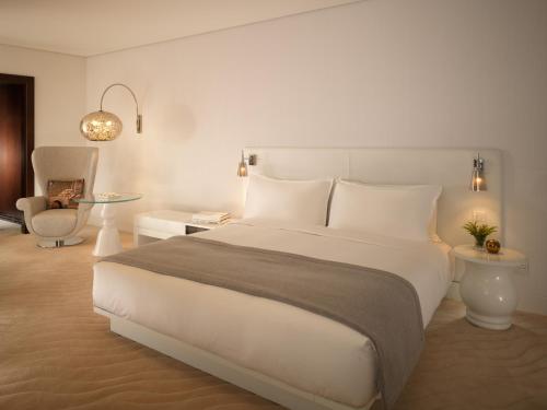 Cama o camas de una habitación en Mondrian Doha