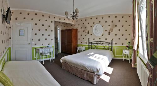Cama o camas de una habitación en Hotel De La Plage
