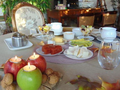 a table with apples and candles on top of it at Cabañas Puente Negro in Puente Negro