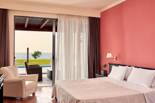 Säng eller sängar i ett rum på All Senses Nautica Blue Exclusive Resort & Spa - All Inclusive