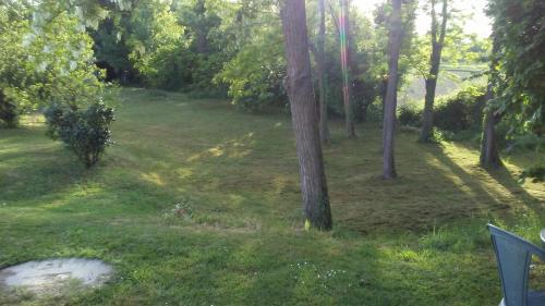 a park with trees and a field of grass at Bed and Breakfast Sile e Natura in Sant'Elena di Silea