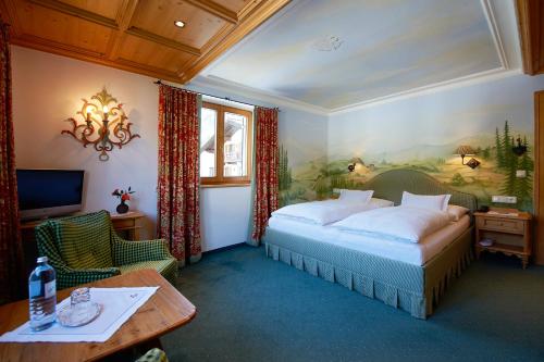 Llit o llits en una habitació de Alpenland - Das Feine Kleine