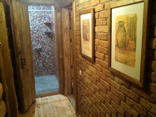 a room with a brick wall with a door and a doorway at Гостинний двір на хуторі Хрещатик in Khreshchatik