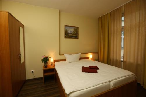 Postel nebo postele na pokoji v ubytování Hotel AI Königshof